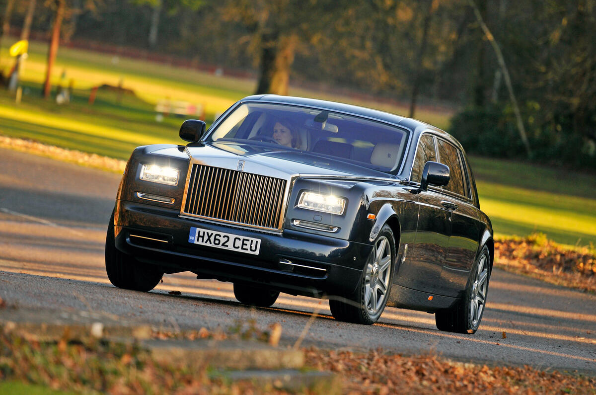Rolls-Royce Phantom - tracking front Rolls-Royce Phantom - tracking front