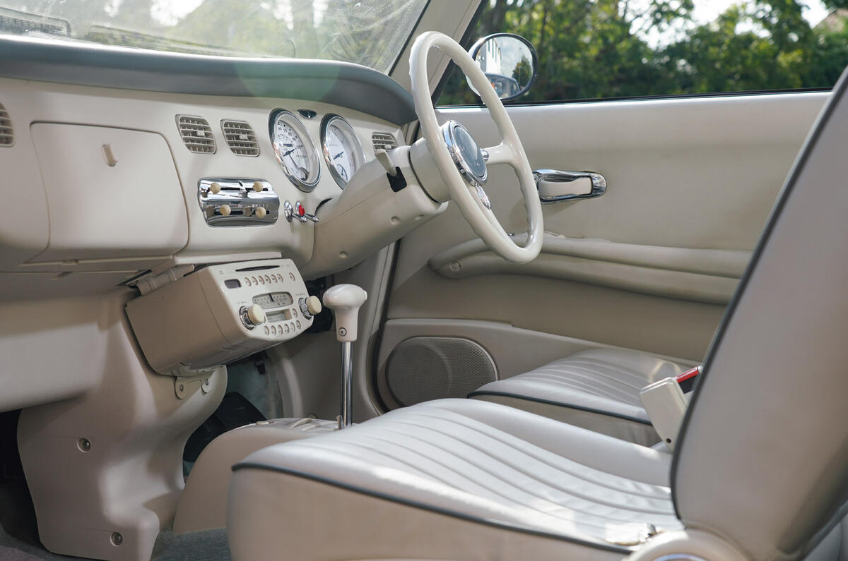 Nissan Figaro - interior Nissan Figaro - interior