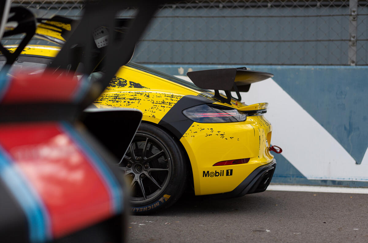 Porsche 718 Cayman GT4 Clubsport 2020 - static side