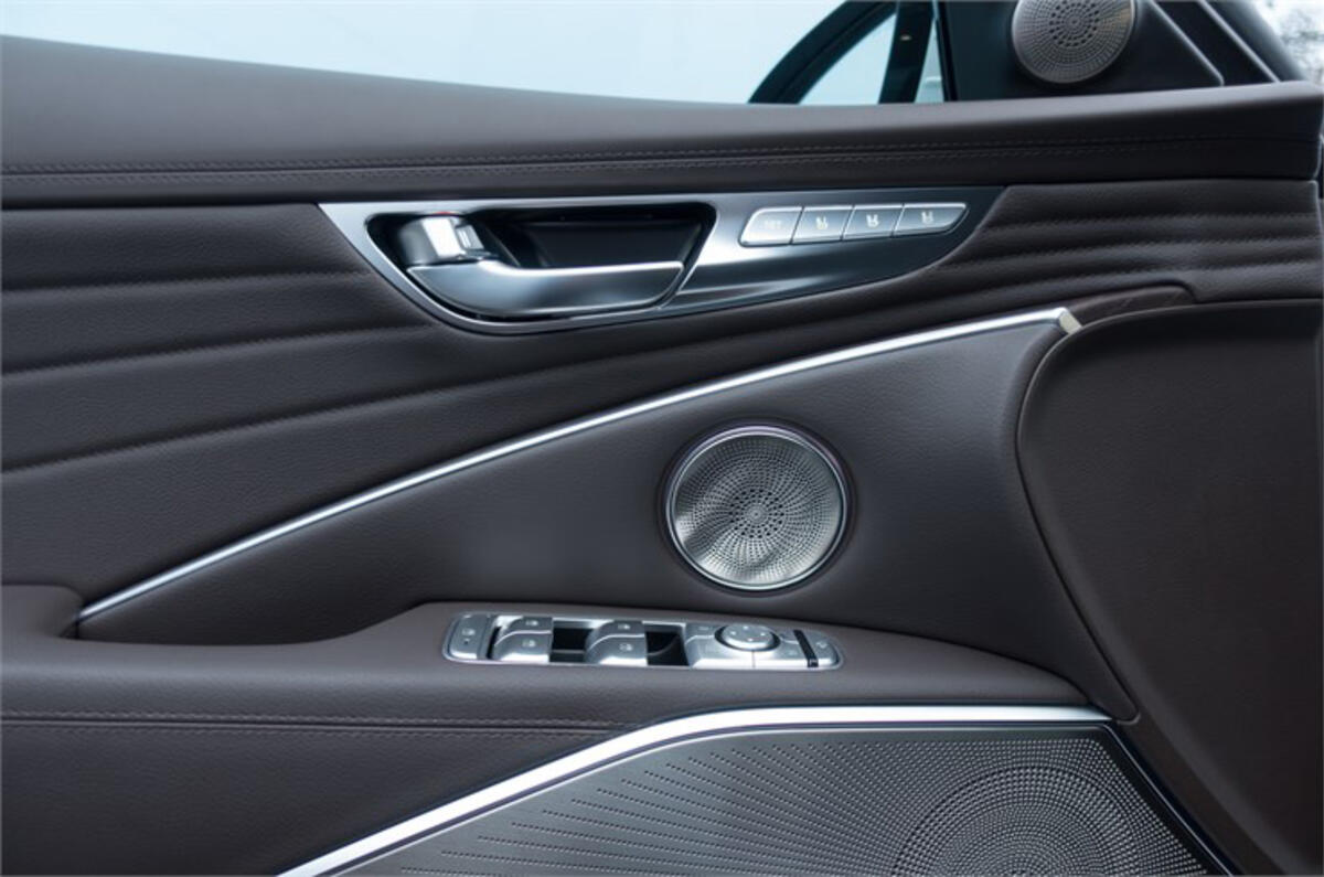New Kia K900 US flagship demonstrates brand’s future tech