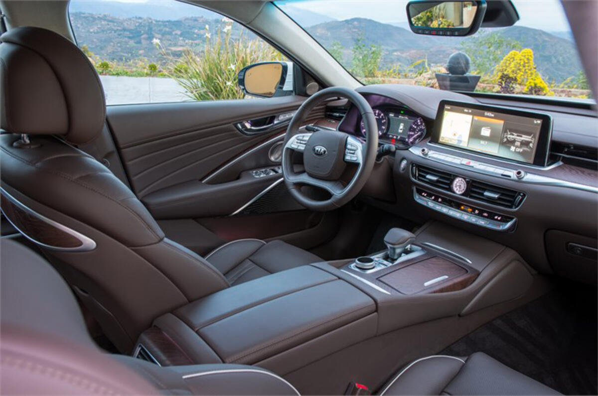 New Kia K900 US flagship demonstrates brand’s future tech