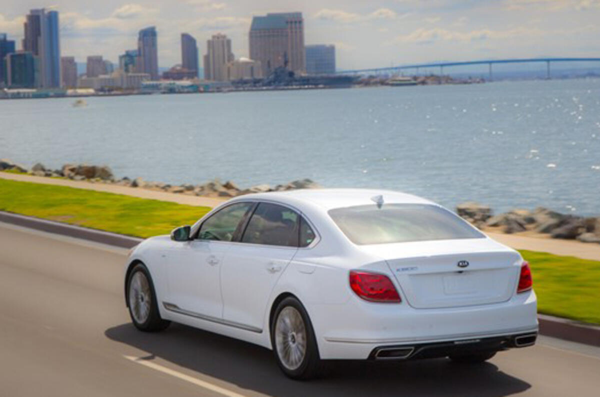New Kia K900 US flagship demonstrates brand’s future tech