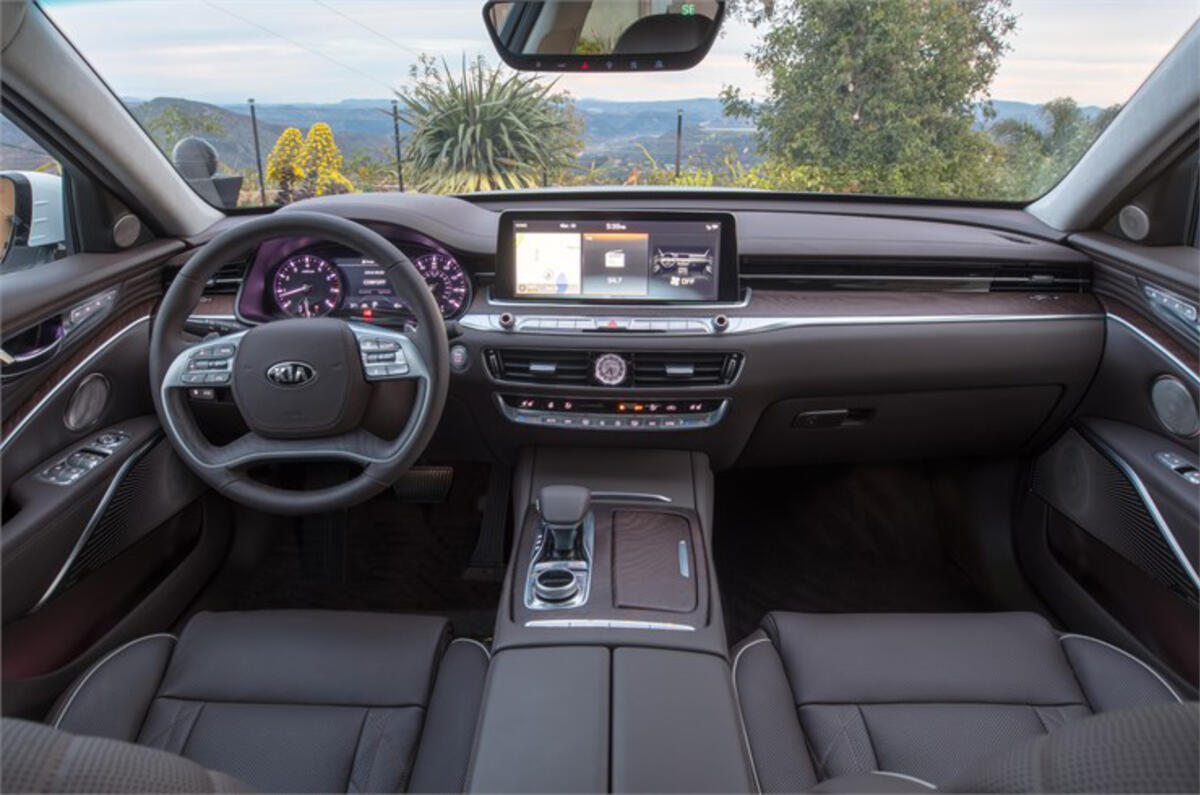 New Kia K900 US flagship demonstrates brand’s future tech