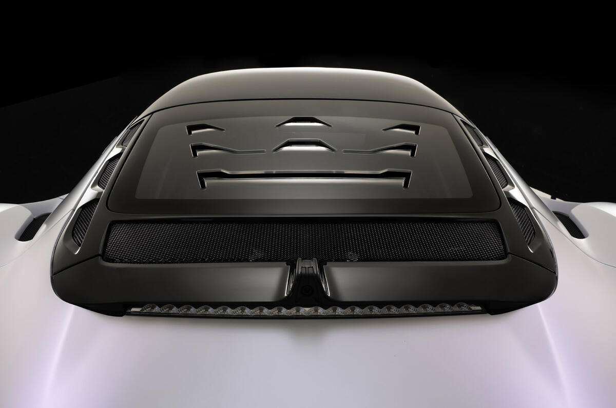 13   detail MC20 13   detail MC20