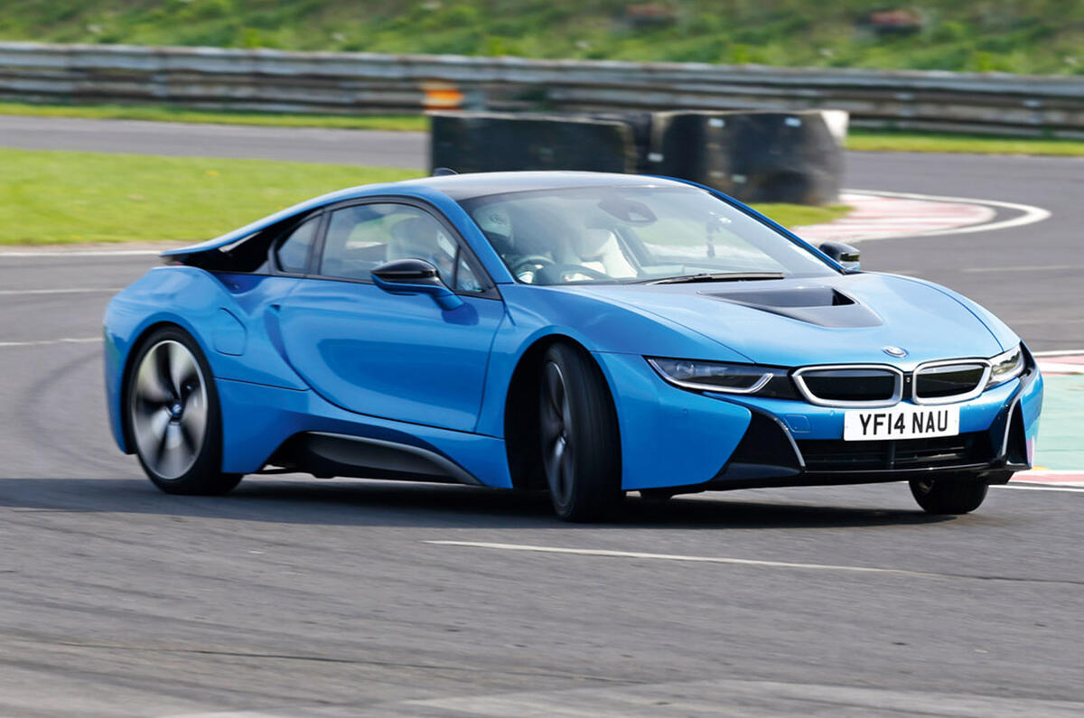 BMW i8 - tracking side BMW i8 - tracking side