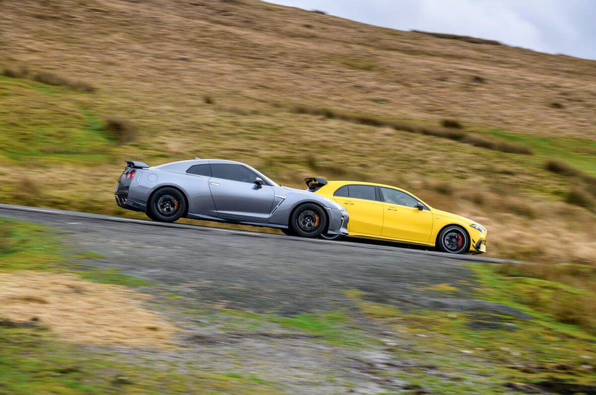 Nissan GT-R 2017 - tracking side