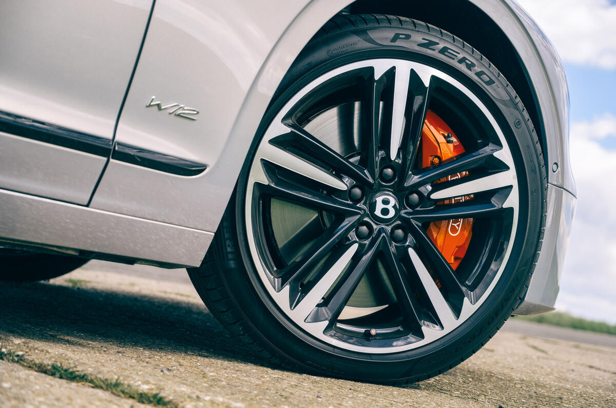 13 olg Flying Spur vs Mercedes Benz S400d 4matic 2021 4148