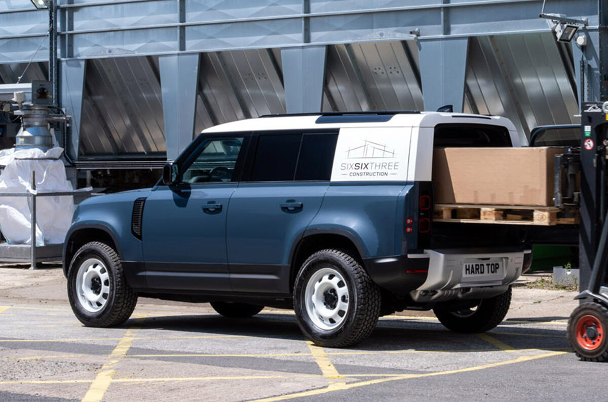 Land Rover Defender Hard Top - static front Land Rover Defender Hard Top - static front