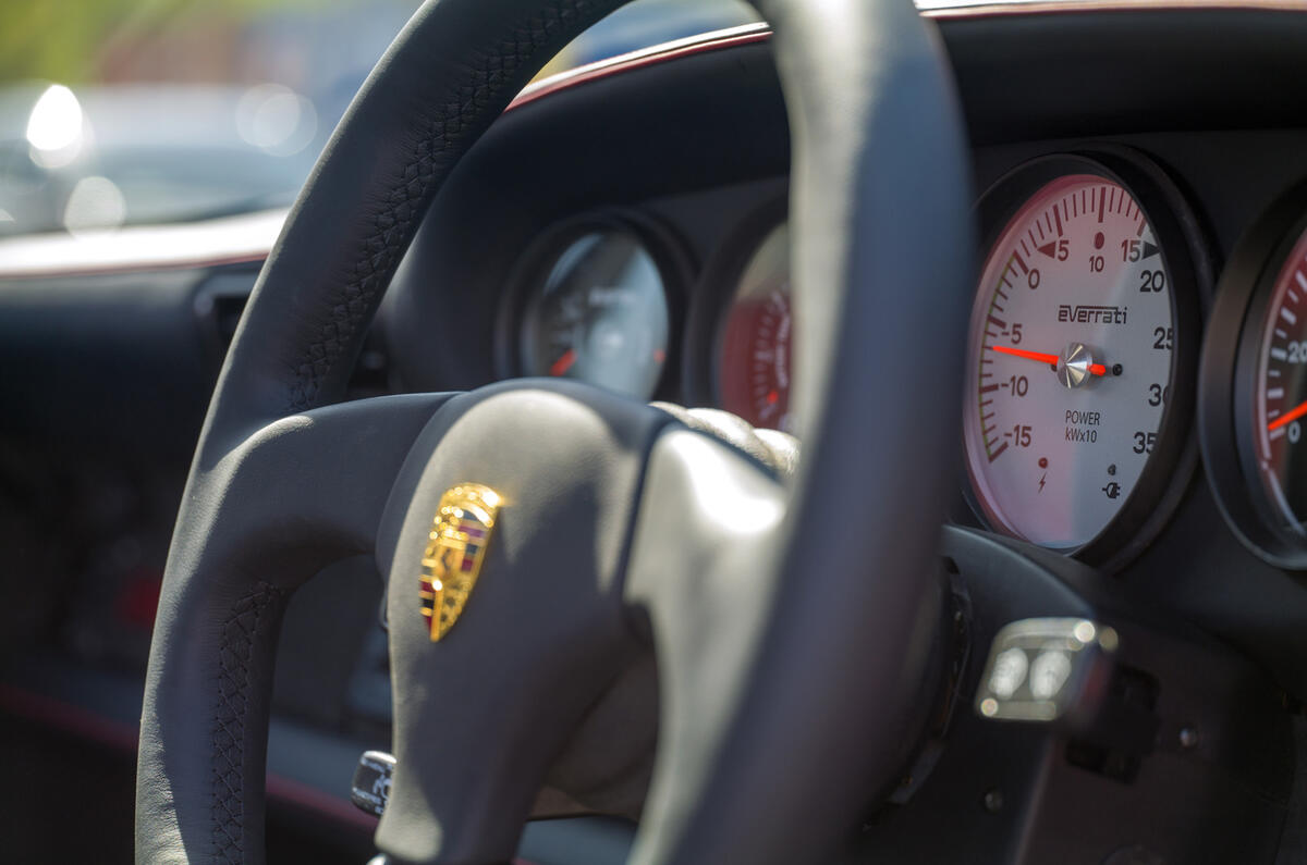 14 Everrati interior 