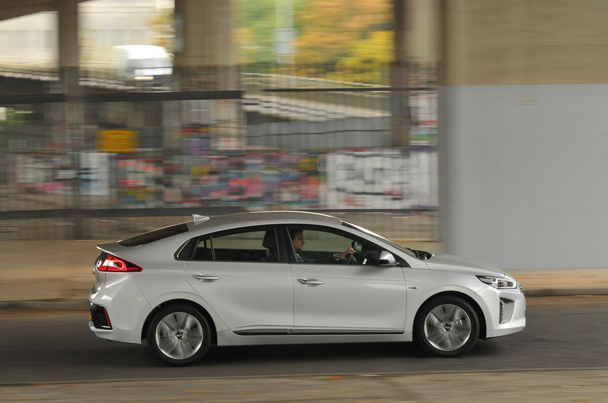 Hyundai Ioniq Hybrid - hero side Hyundai Ioniq Hybrid - hero side