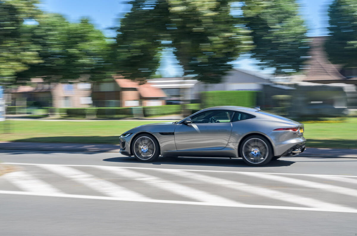 Jaguar F-Type - side Jaguar F-Type - side