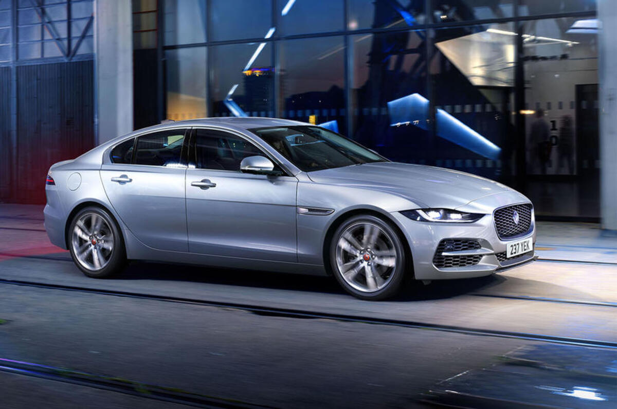 15 jaguar xe side