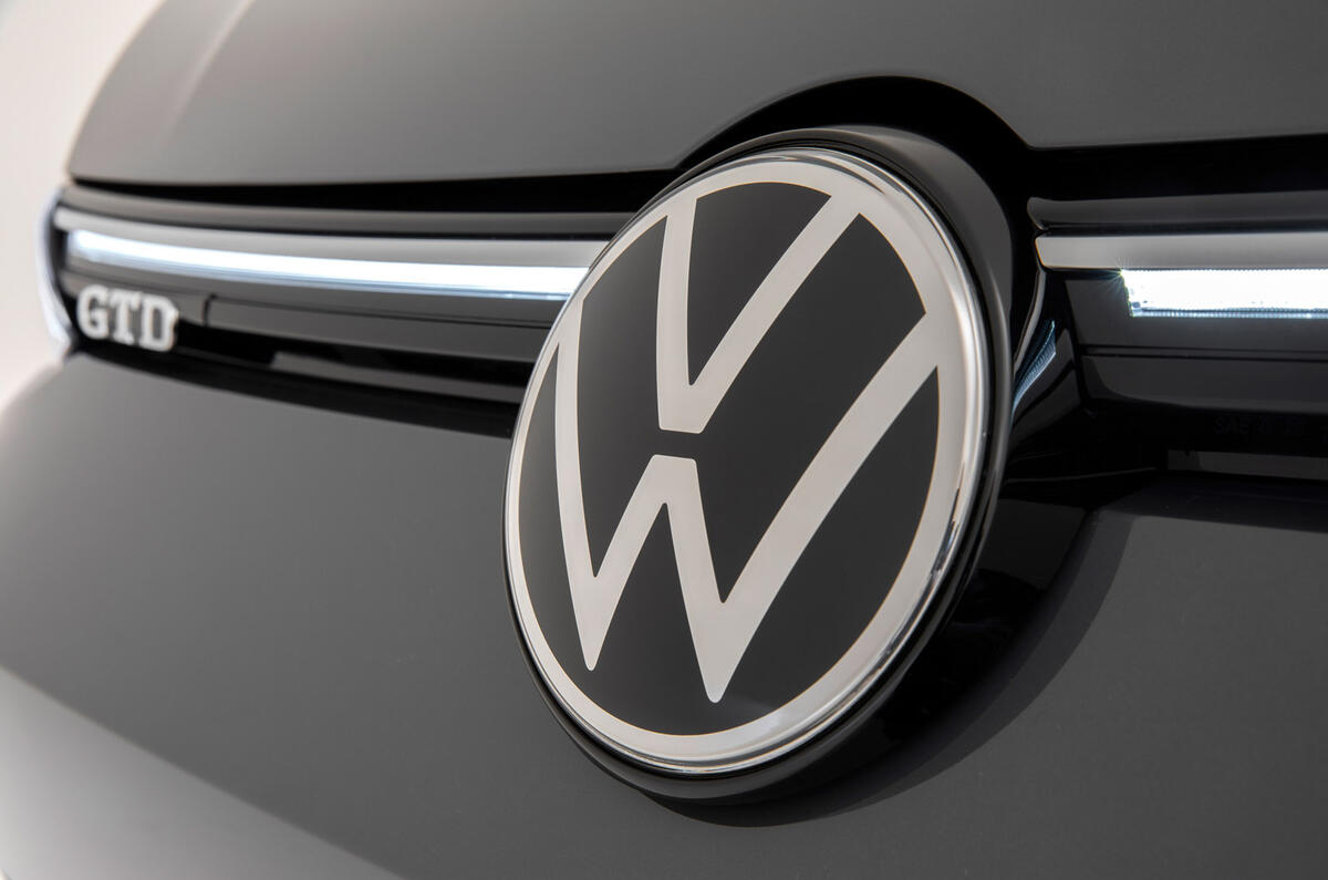 Volkswagen Golf GTI 2020 - front badge