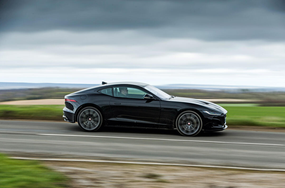 Jaguar F-Type R 2020 - hero side Jaguar F-Type R 2020 - hero side