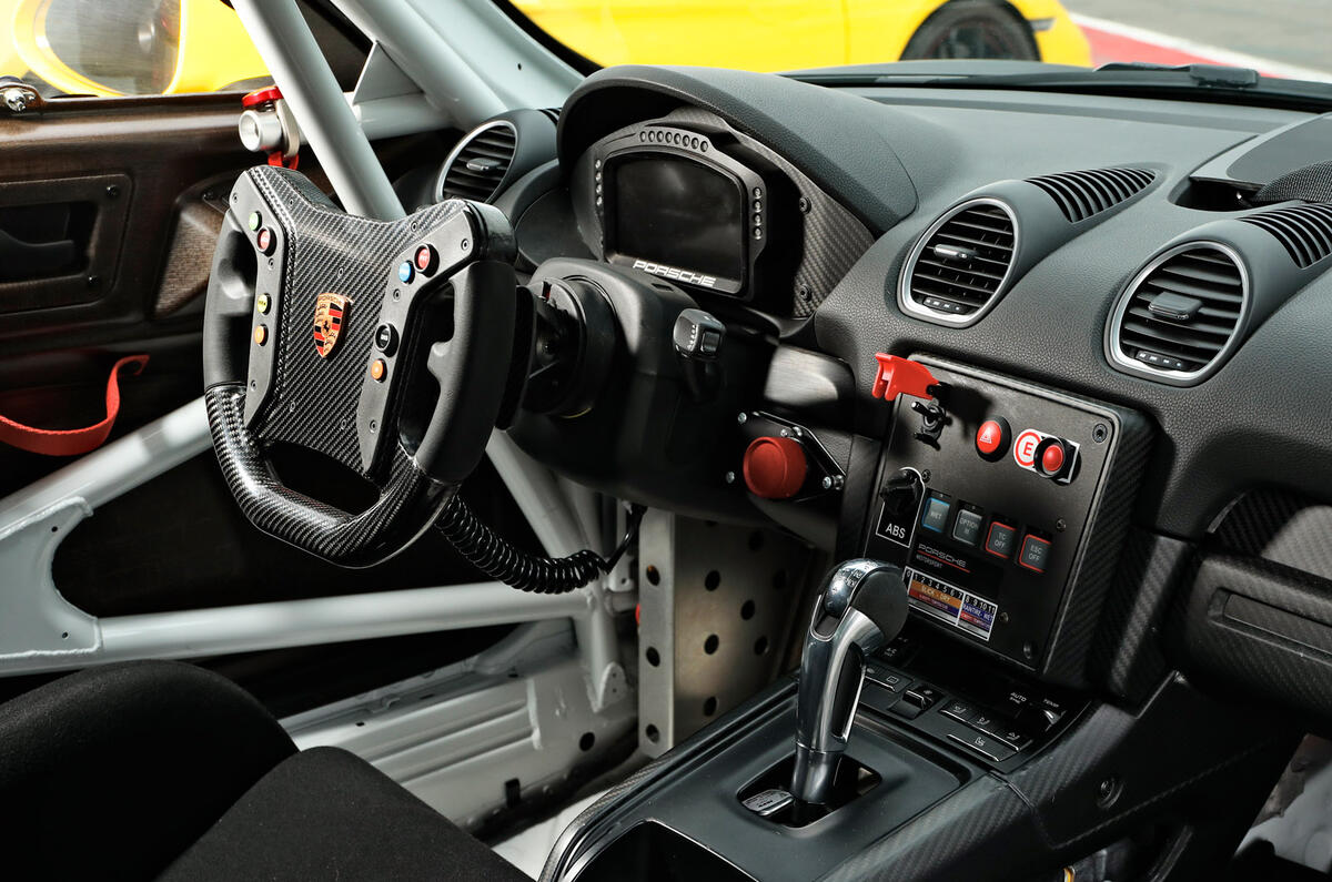 Porsche 718 Cayman GT4 Clubsport 2020 - interior