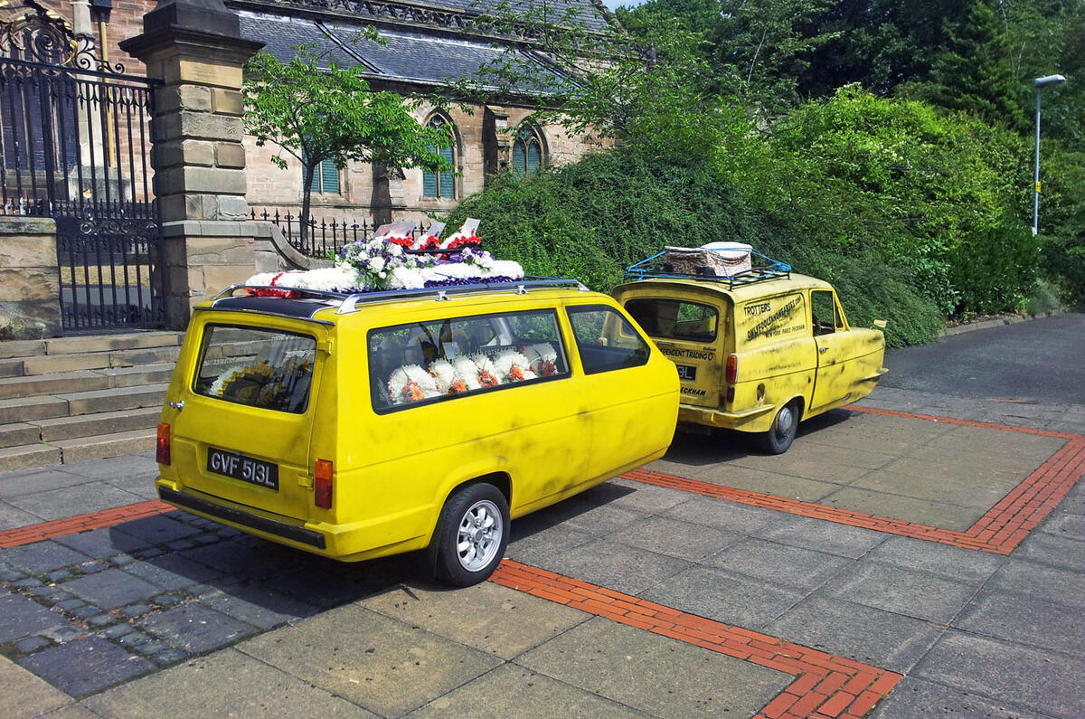 Defender hearse conversion - reliant hearse