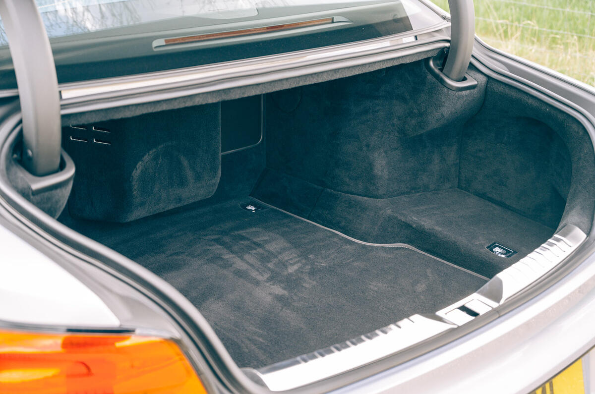 16 olg Flying Spur vs Mercedes Benz S400d 4matic 2021 4169