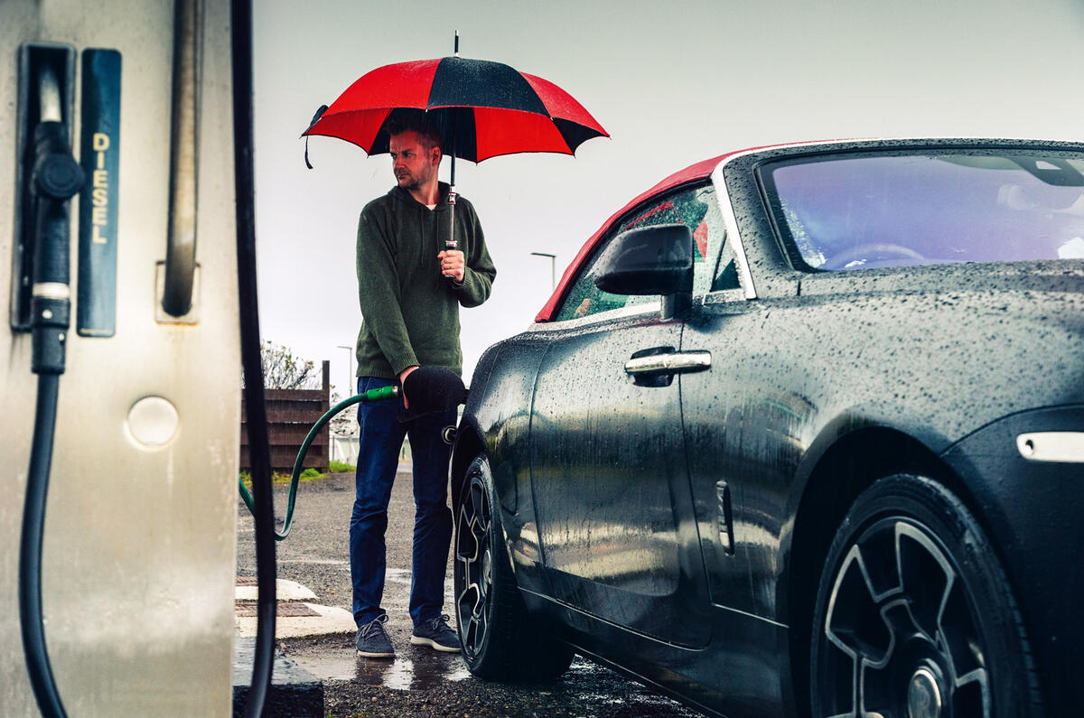 Rolls-Royce Dawn 2016 - refuelling Rolls-Royce Dawn 2016 - refuelling