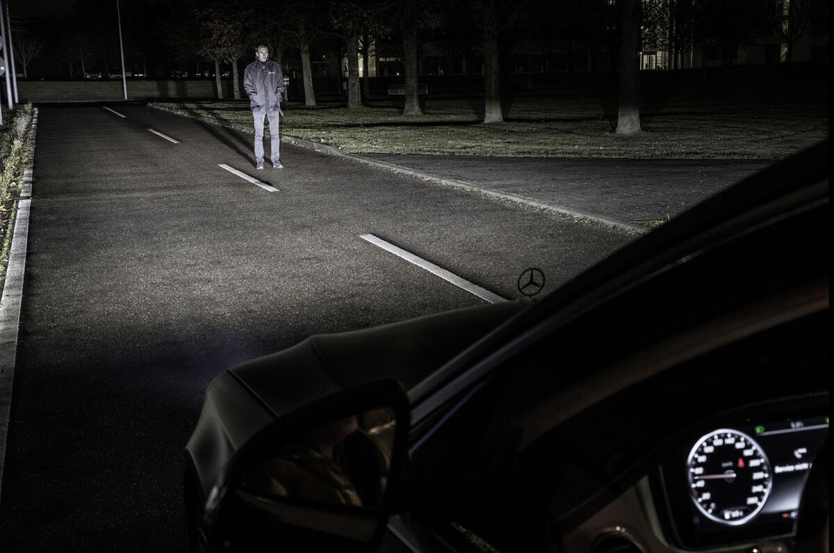 Mercedes-Benz reveals new digital lighting technology