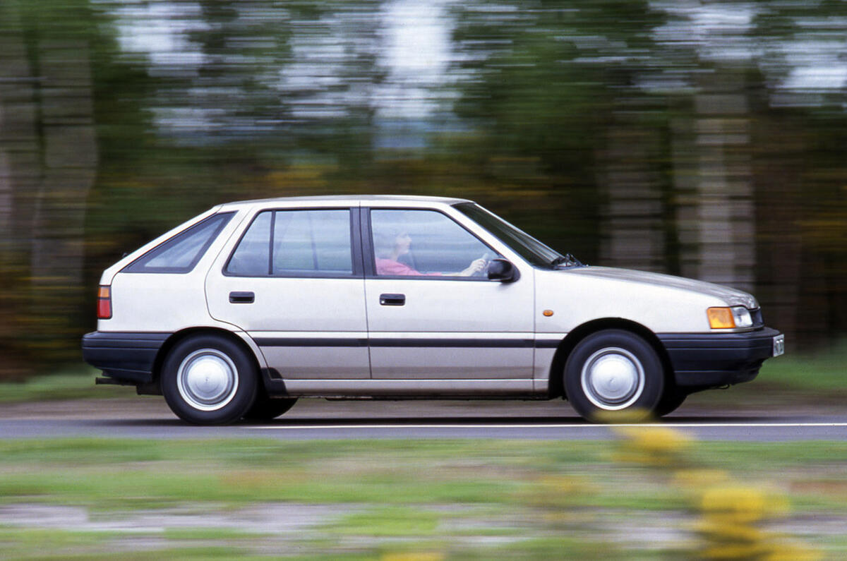 Hyundai Pony - hero side Hyundai Pony - hero side
