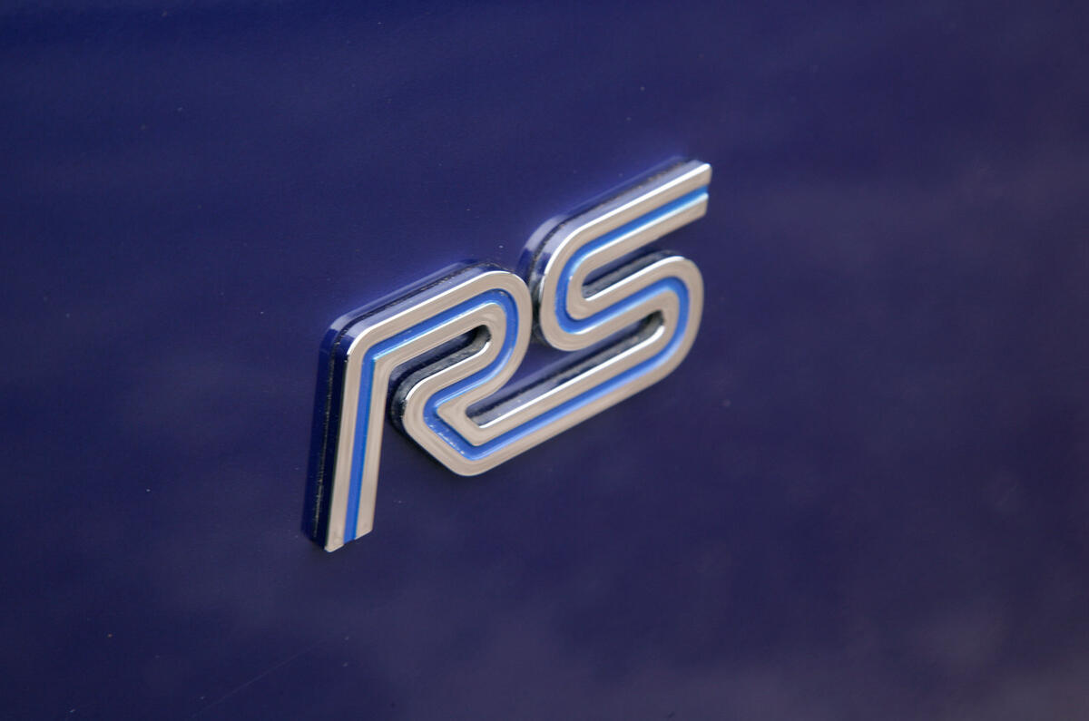Ford Focus RS 2002 - RS badge Ford Focus RS 2002 - RS badge
