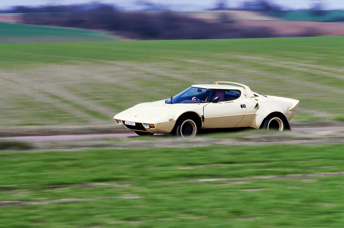 Lancia Stratos - tracking side Lancia Stratos - tracking side