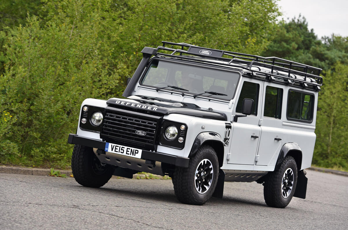 Land Rover Defender - tracking front Land Rover Defender - tracking front