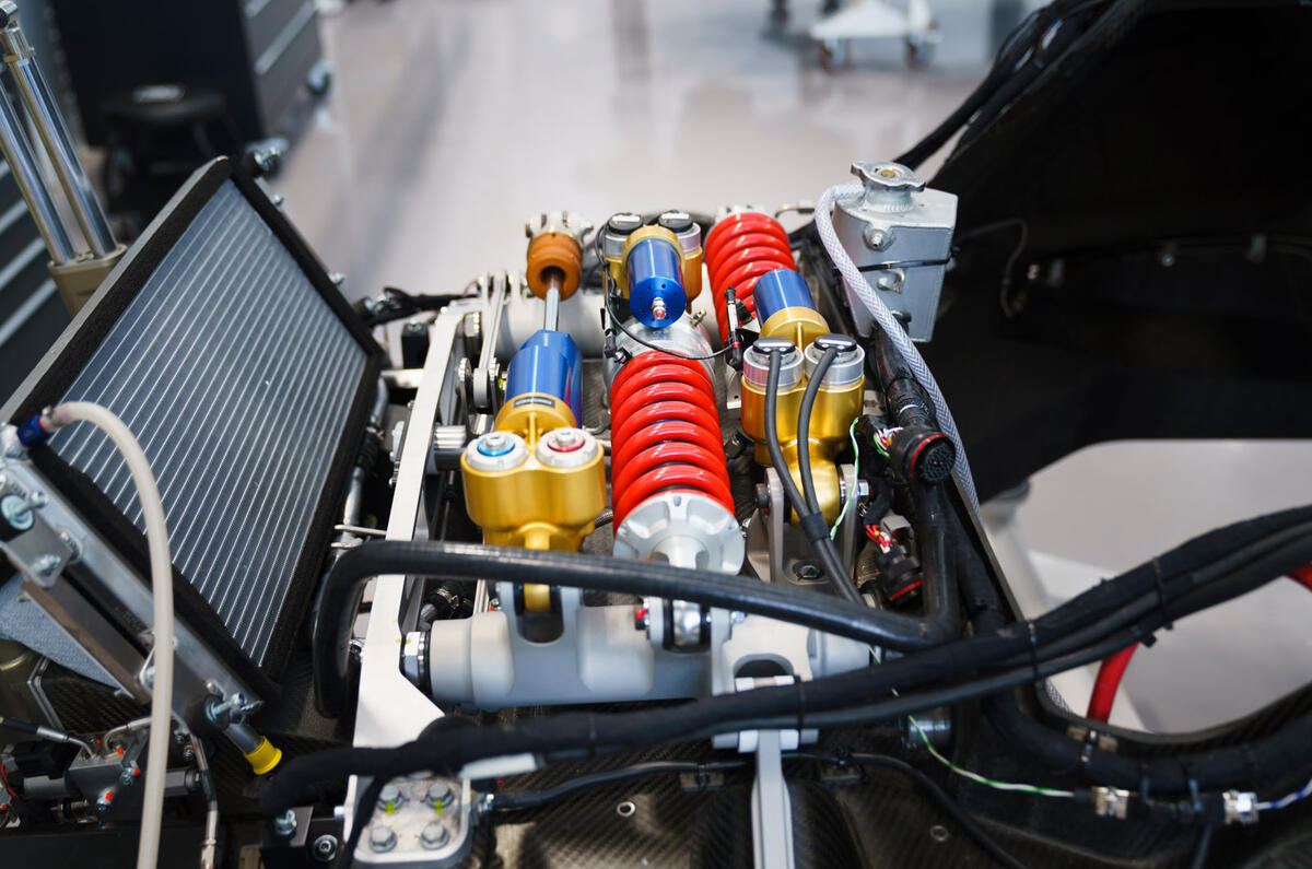 17 LOTUS EVIJA©DEAN SMITH 100