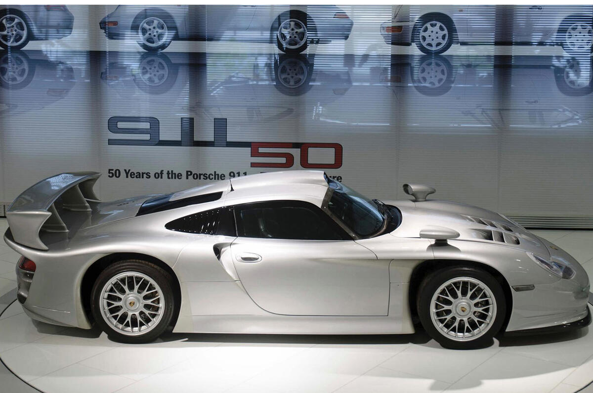 Porsche 911 GT1 Strassenversion (1996)