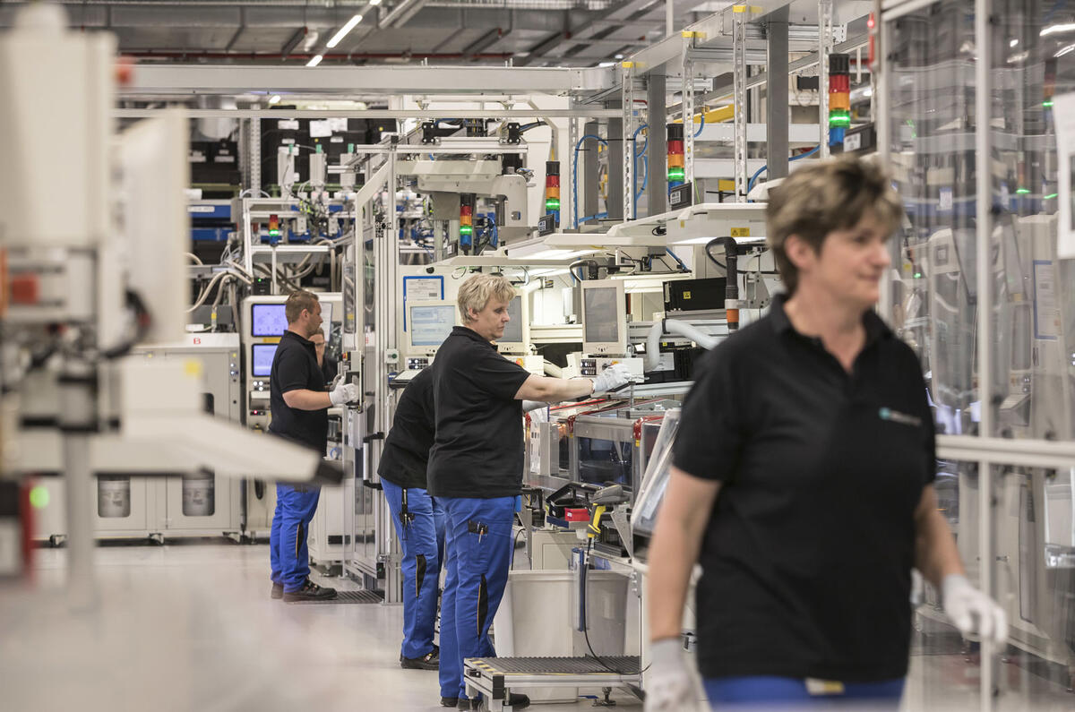 Daimler builds battery factory in China to meet EV demand
