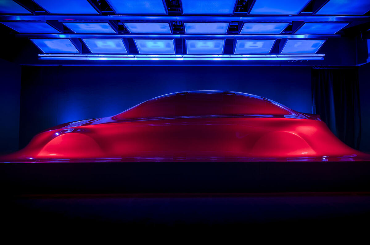 Aesthetics A sculpture side profile