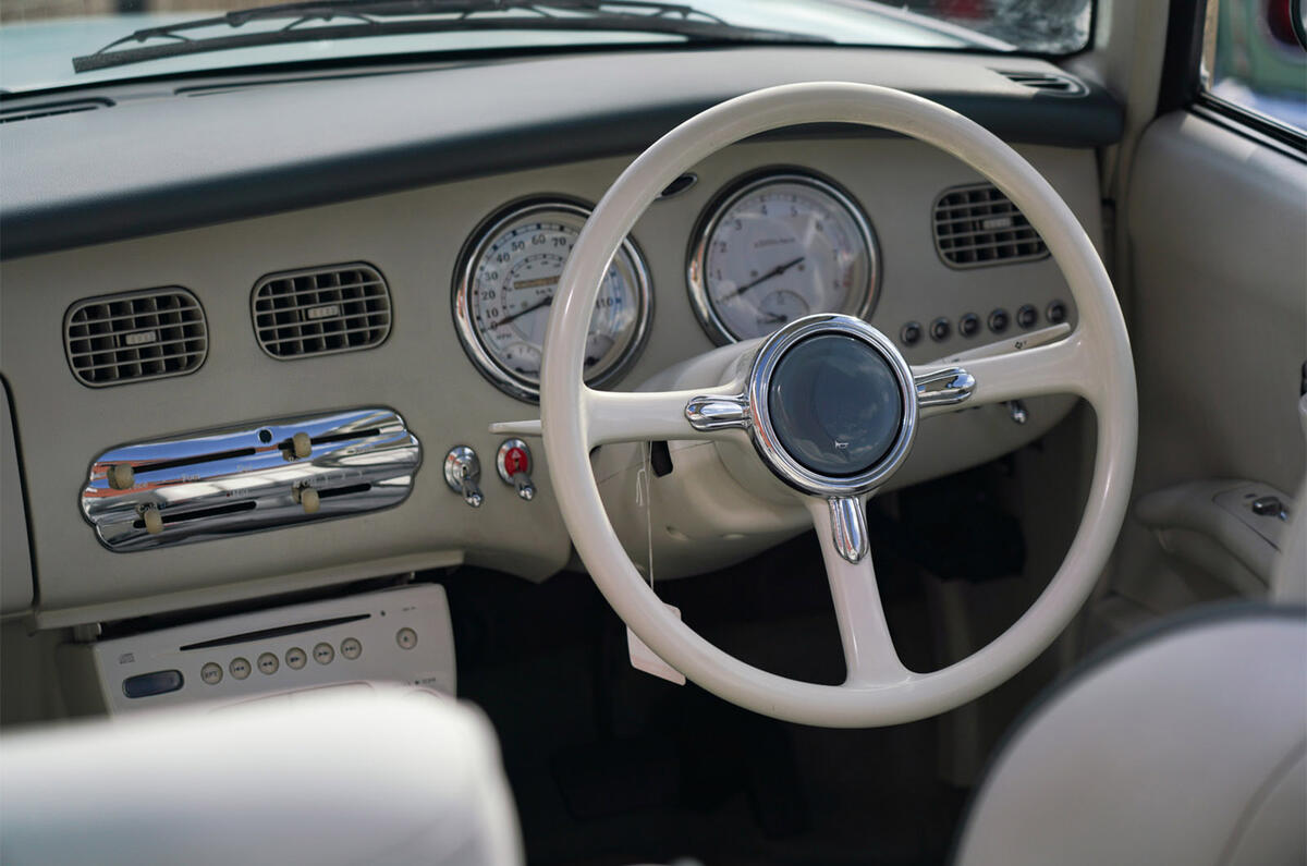 Nissan Figaro - interior Nissan Figaro - interior