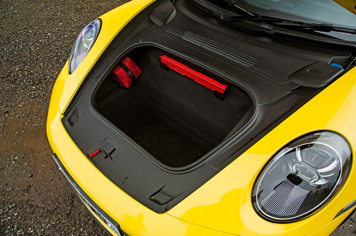 Porsche 911 Carrera 4S - front boot Porsche 911 Carrera 4S - front boot