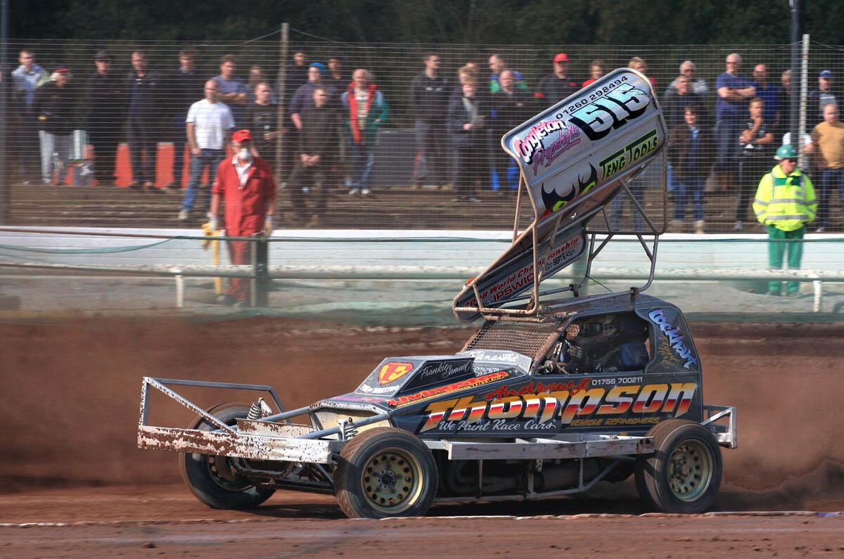 Take in a short oval race meeting Take in a short oval race meeting