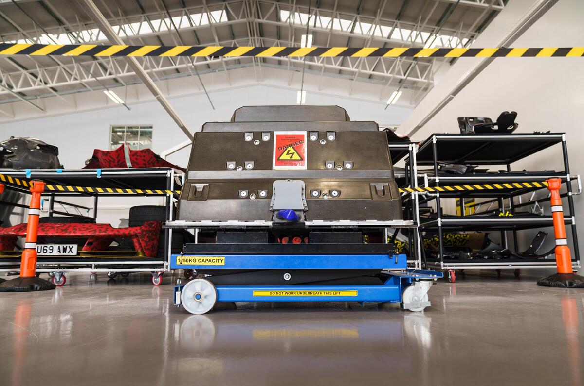 18 LOTUS EVIJA©DEAN SMITH 102