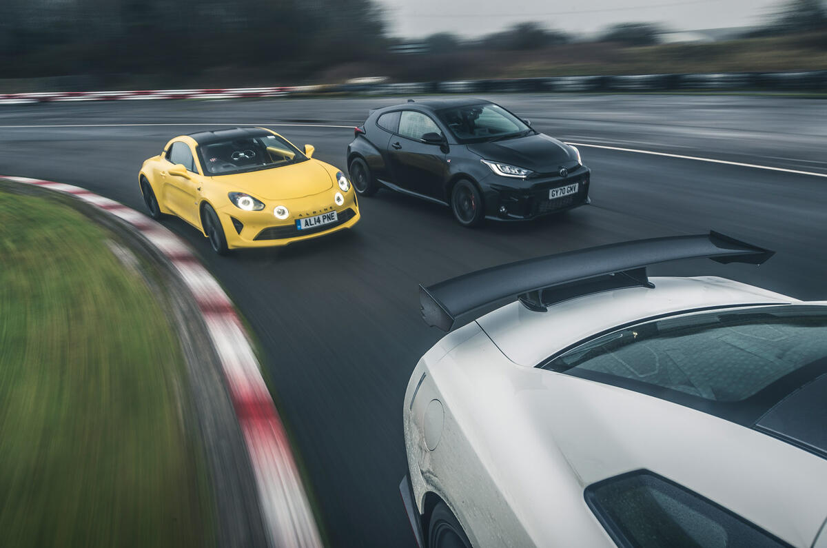 18 LUC Renault Alpine Nissan GTR Nismo Toyota Yaris GR 2021 0015 18 LUC Renault Alpine Nissan GTR Nismo Toyota Yaris GR 2021 0015