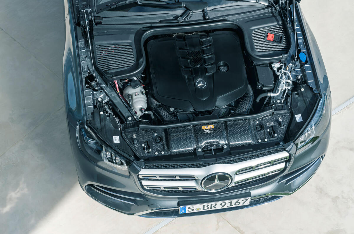 New Mercedes-Benz GLS - engine