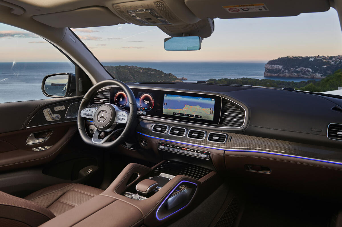 New Mercedes-Benz GLS - dashboard