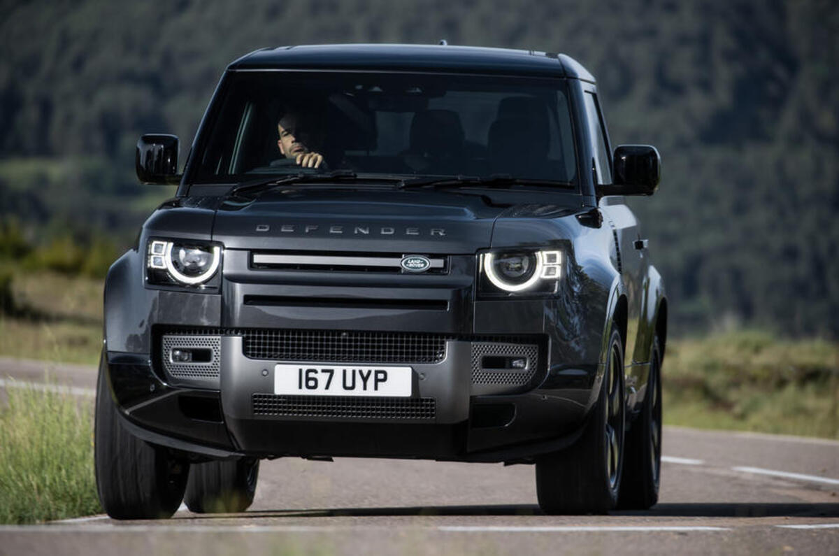 19 land rover defender v8 2021 uk fd cornering front