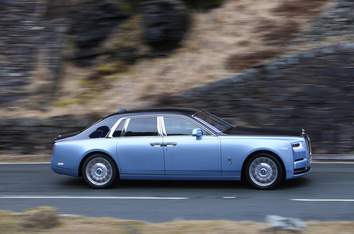 Rolls-Royce Phantom - hero side Rolls-Royce Phantom - hero side