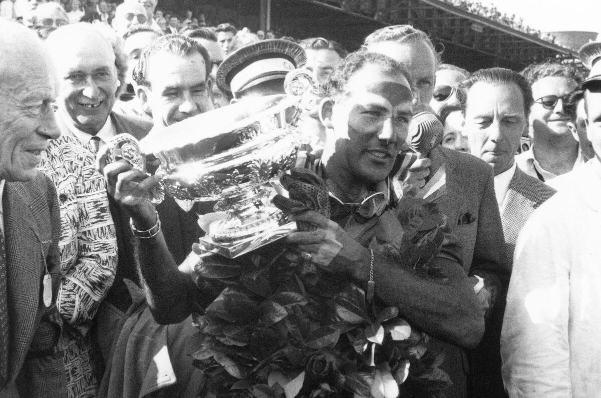 Sir Stirling Moss officially retires at the age of 88