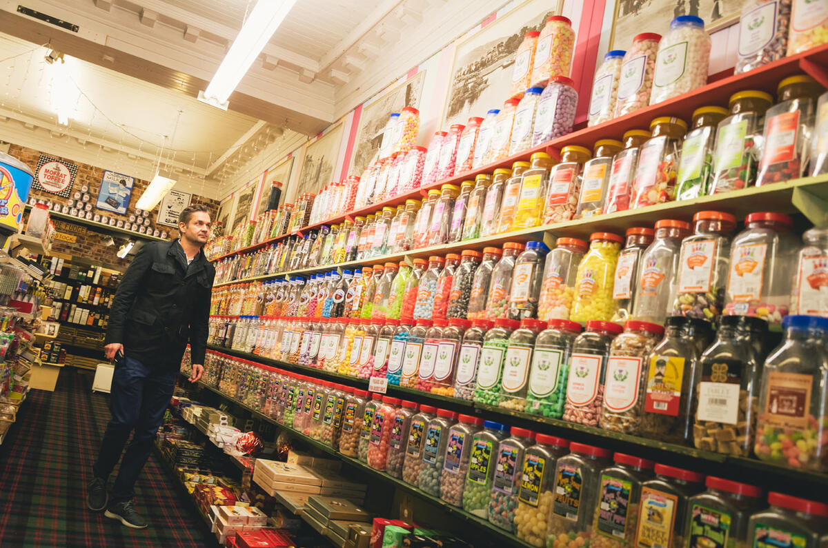 Beamer and basket Beamer and basket