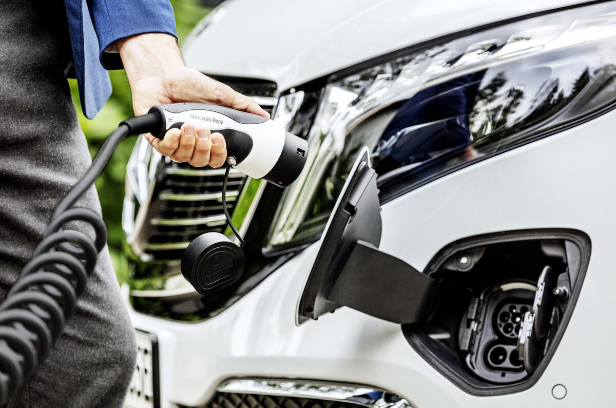 2020 Mercedes-Benz EQV revealed - charging port