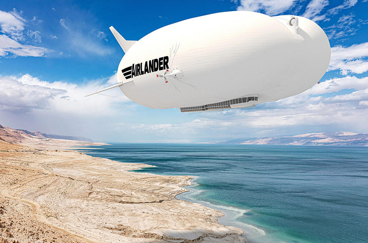 1 airlander in sky