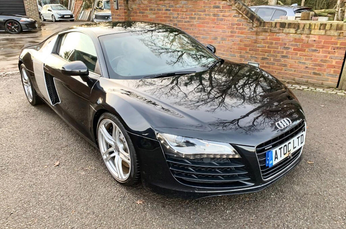 Audi R8 V8 - stationary front Audi R8 V8 - stationary front