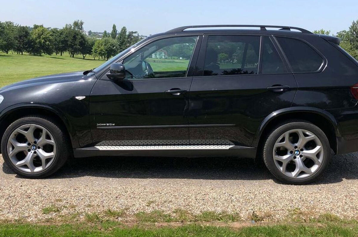 BMW X5 3.0d M Sport xDrive 2011 - stationary side BMW X5 3.0d M Sport xDrive 2011 - stationary side