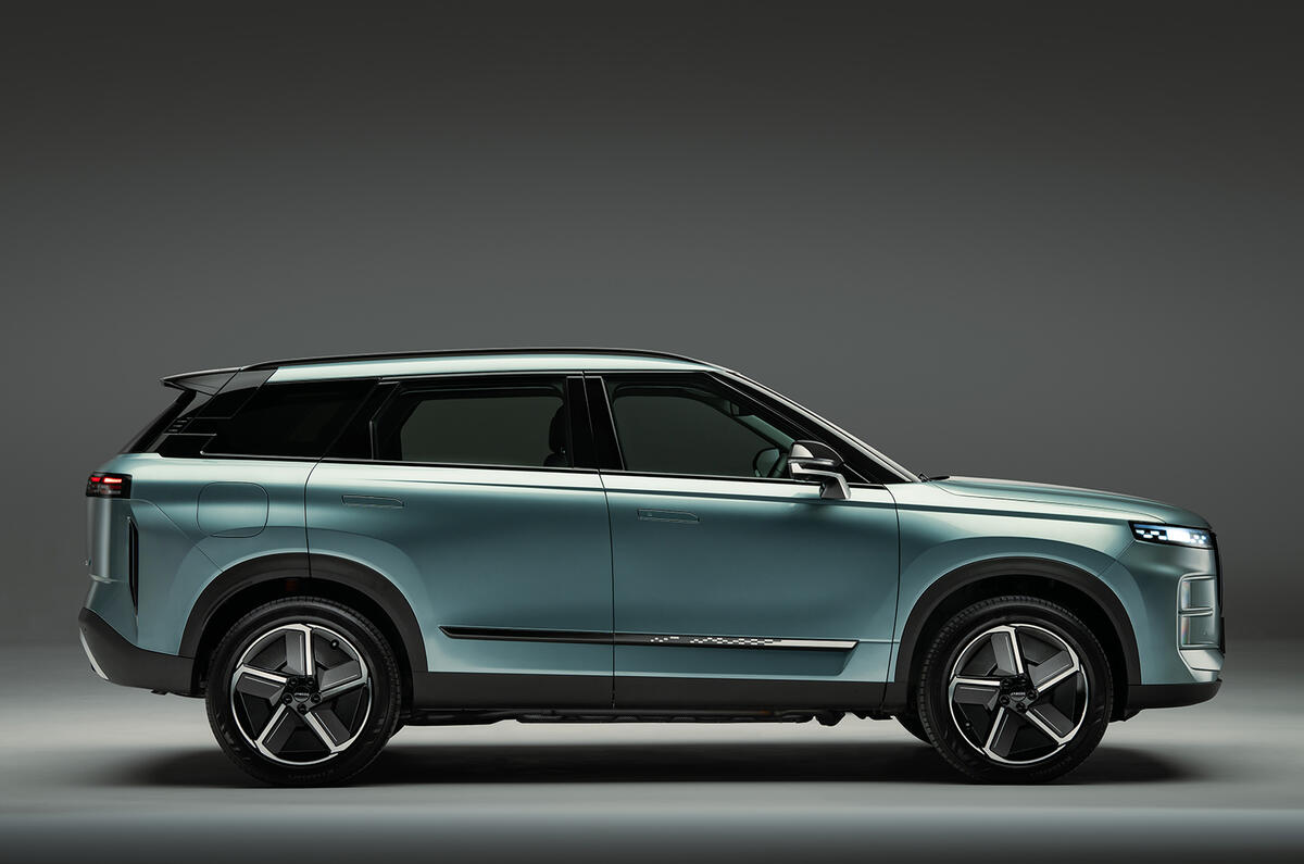 1 JAECOO 7 PHEV side