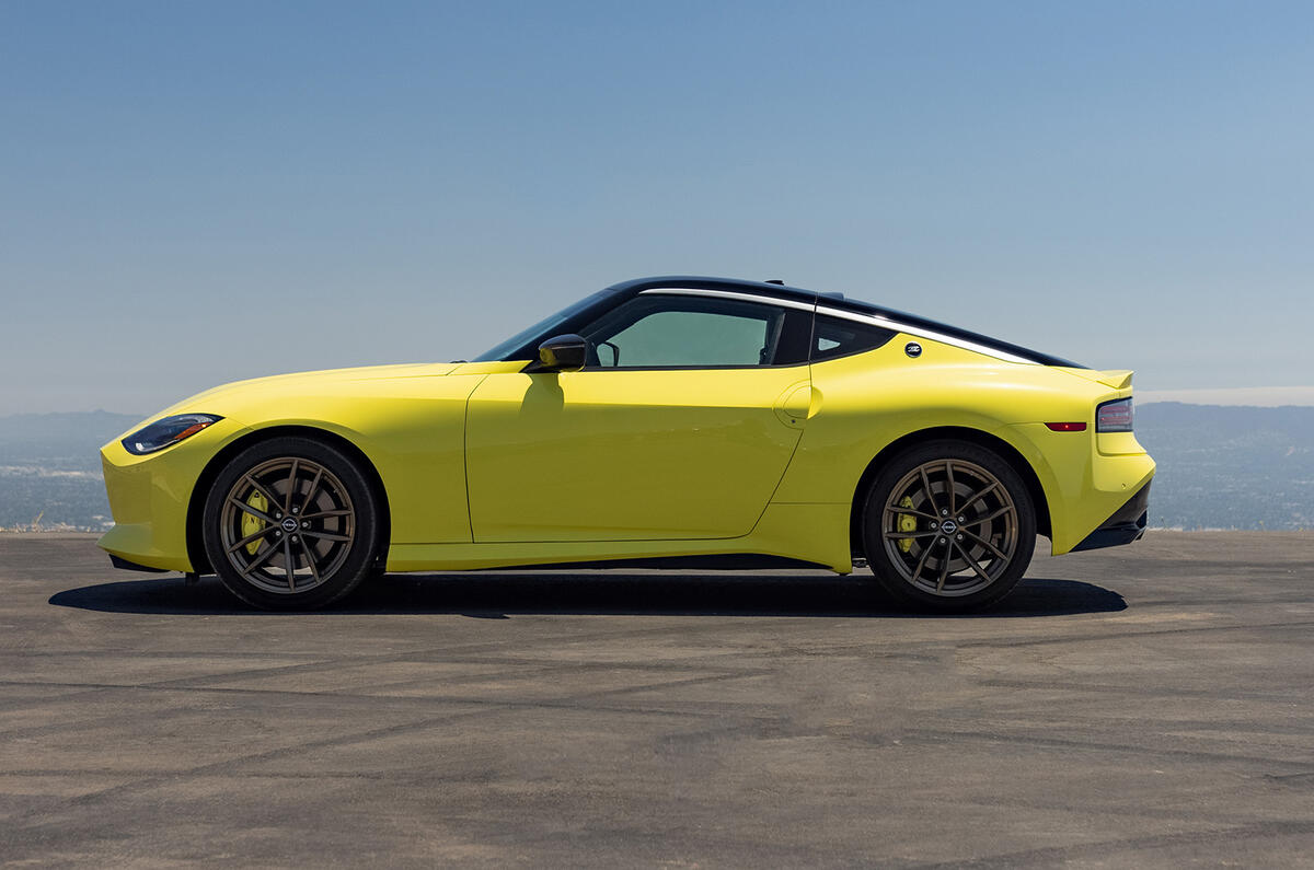 1 Nissan Z 5 1 Nissan Z 5