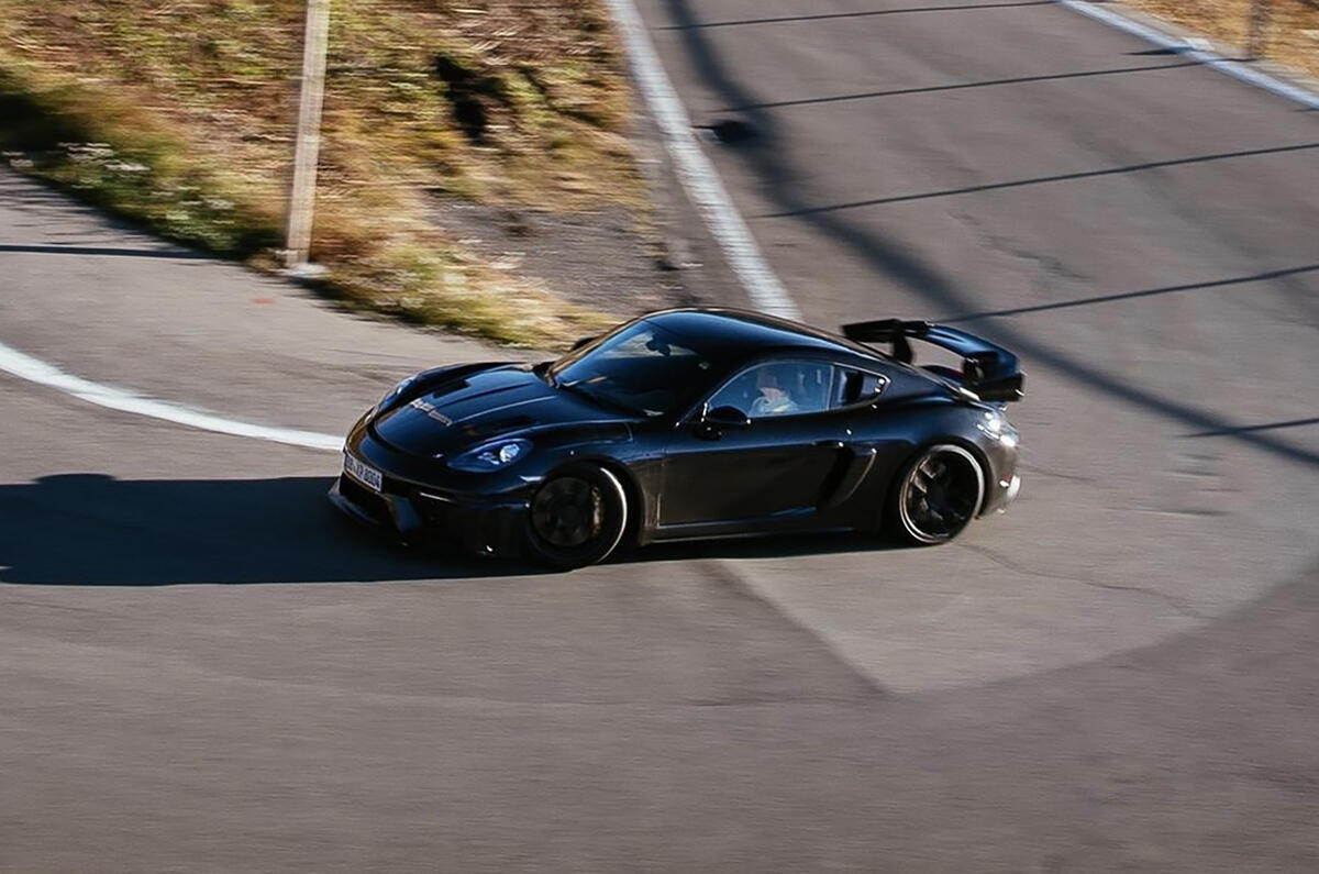 1 Porsche 718GT4RS 9