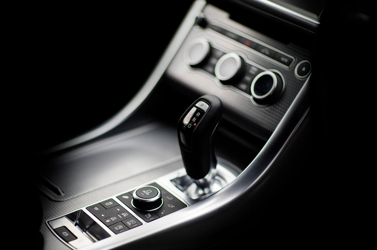 Kahn Design Range Rover SVR Pace Car